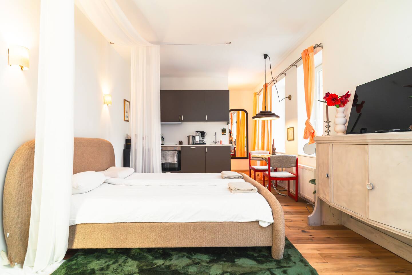 Hinterhofstudio mit privater Terrasse an der Karli