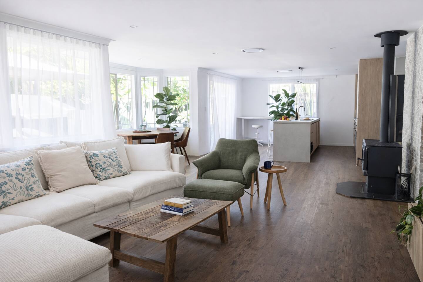 Peaceful House & Private Studio, Walk to Beach