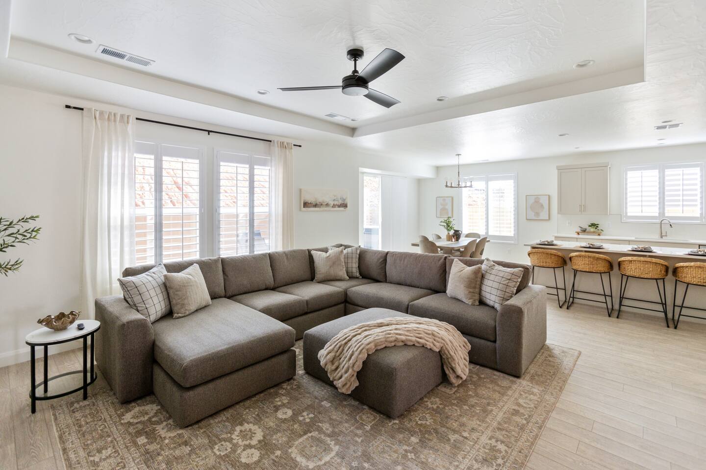 3 Masters-PrivateBaths+Kings Private HotTub*EV*BBQ