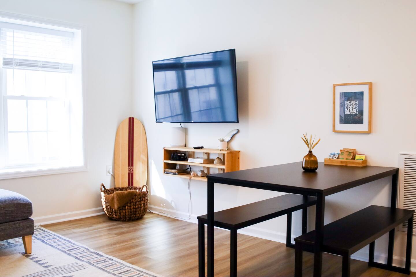 Low Tide Surf APT, Walk to Beach, Lake & Park