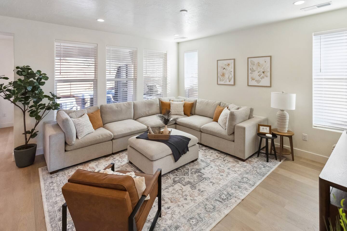 Private HotTub * FirePit  Scooters * Family Fun