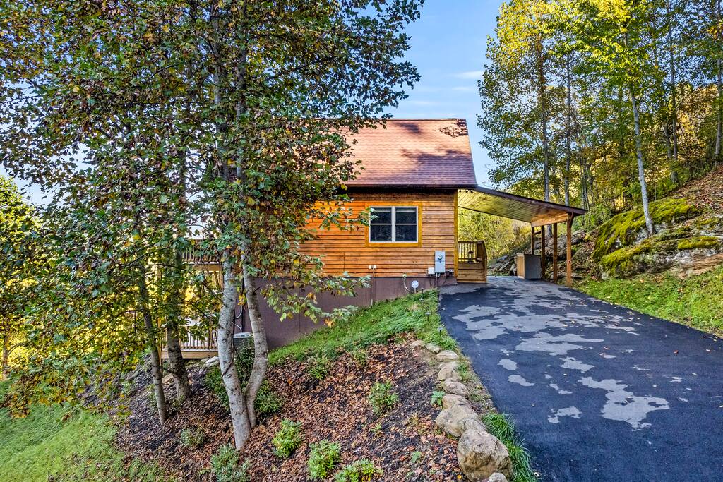 Private Mountain Retreat | 1BR • Sauna • Hottub