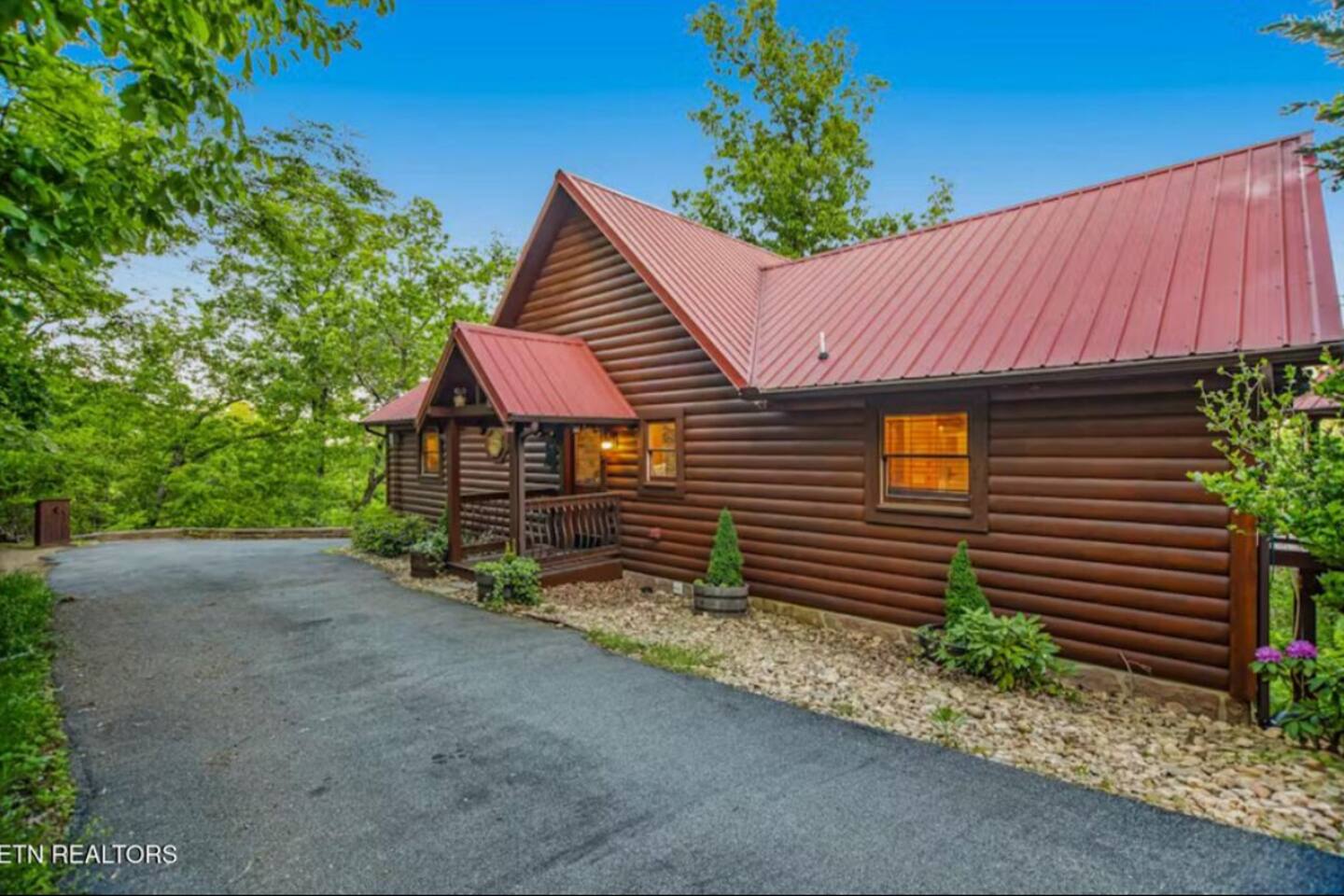 Brand New! Mtn Views, Pool, Game Rm, & Hot Tub!