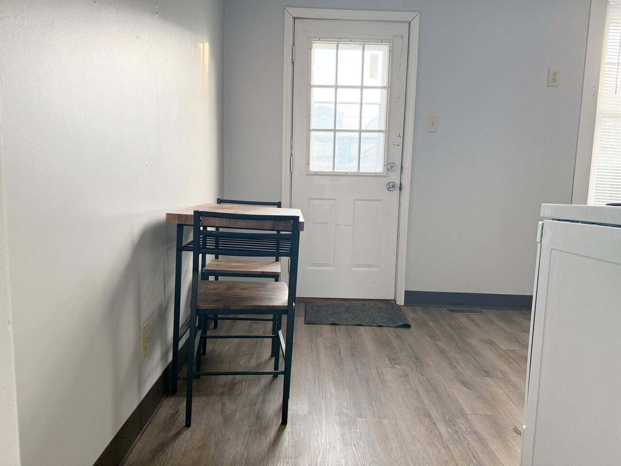 Princeton Suite 7 | QUEEN 1BD/1BA Apt