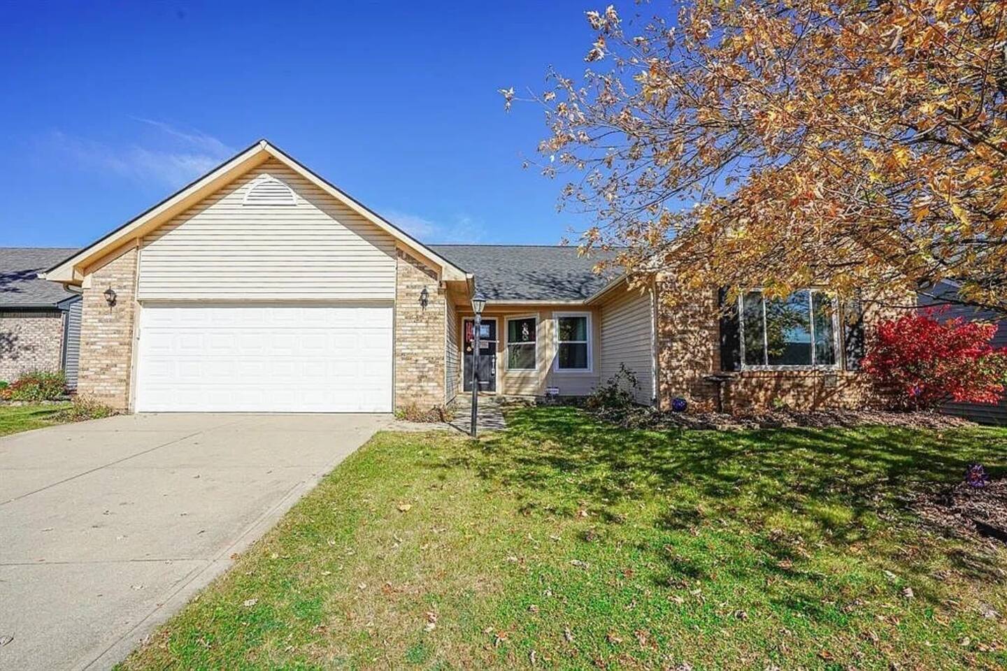 Across the street from Grand Park! Sleeps 16+!