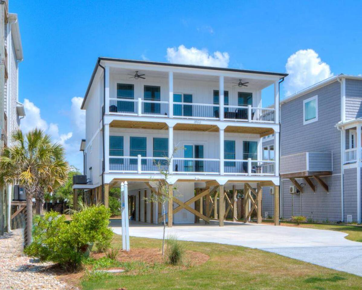 Beachside Duo: 2 Homes, 2-Min Walk, Sleeps 24
