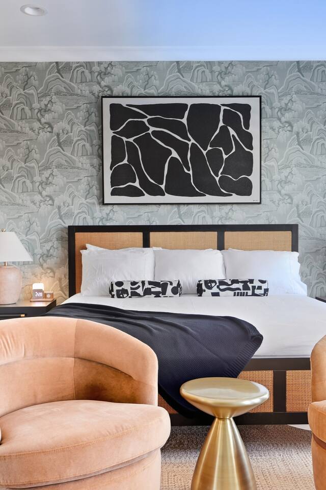 Downtown Riverfront Luxury, Steps to River Street