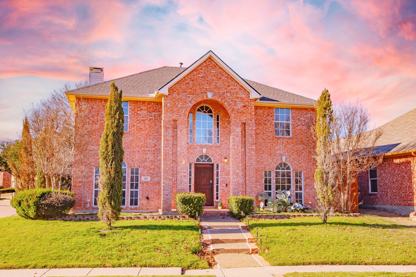 Pet-Friendly 5-bedroom + Pool