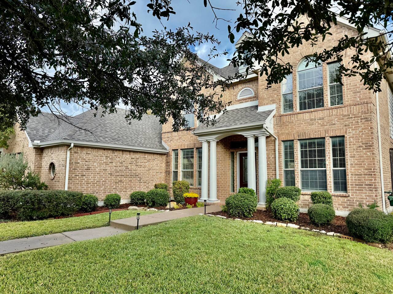 Pet-Friendly 4-bedroom+Office, Hot Tub/Pool Table