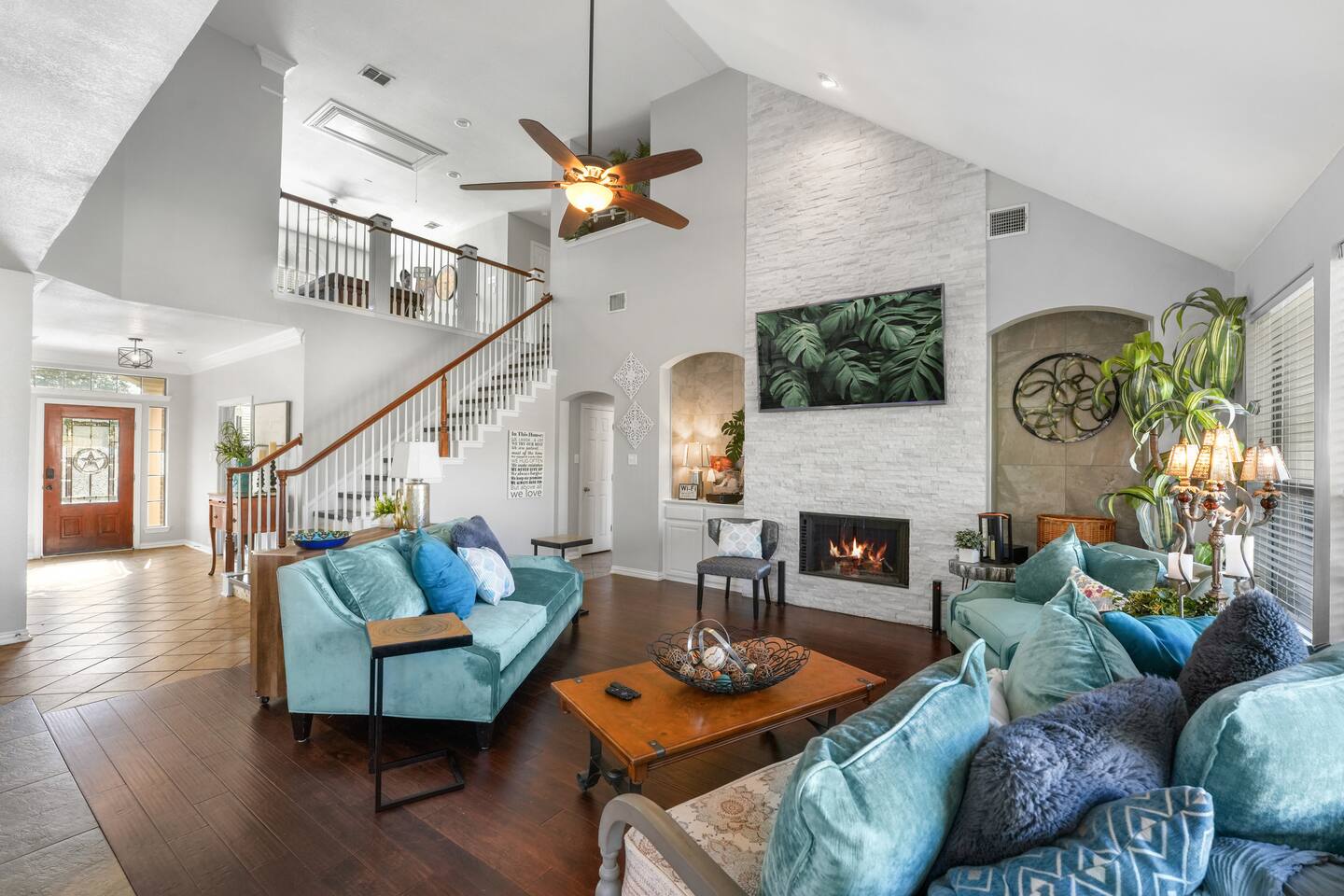 Big Cozy Dream w/ Hot Tub, Pool Table & Arcades
