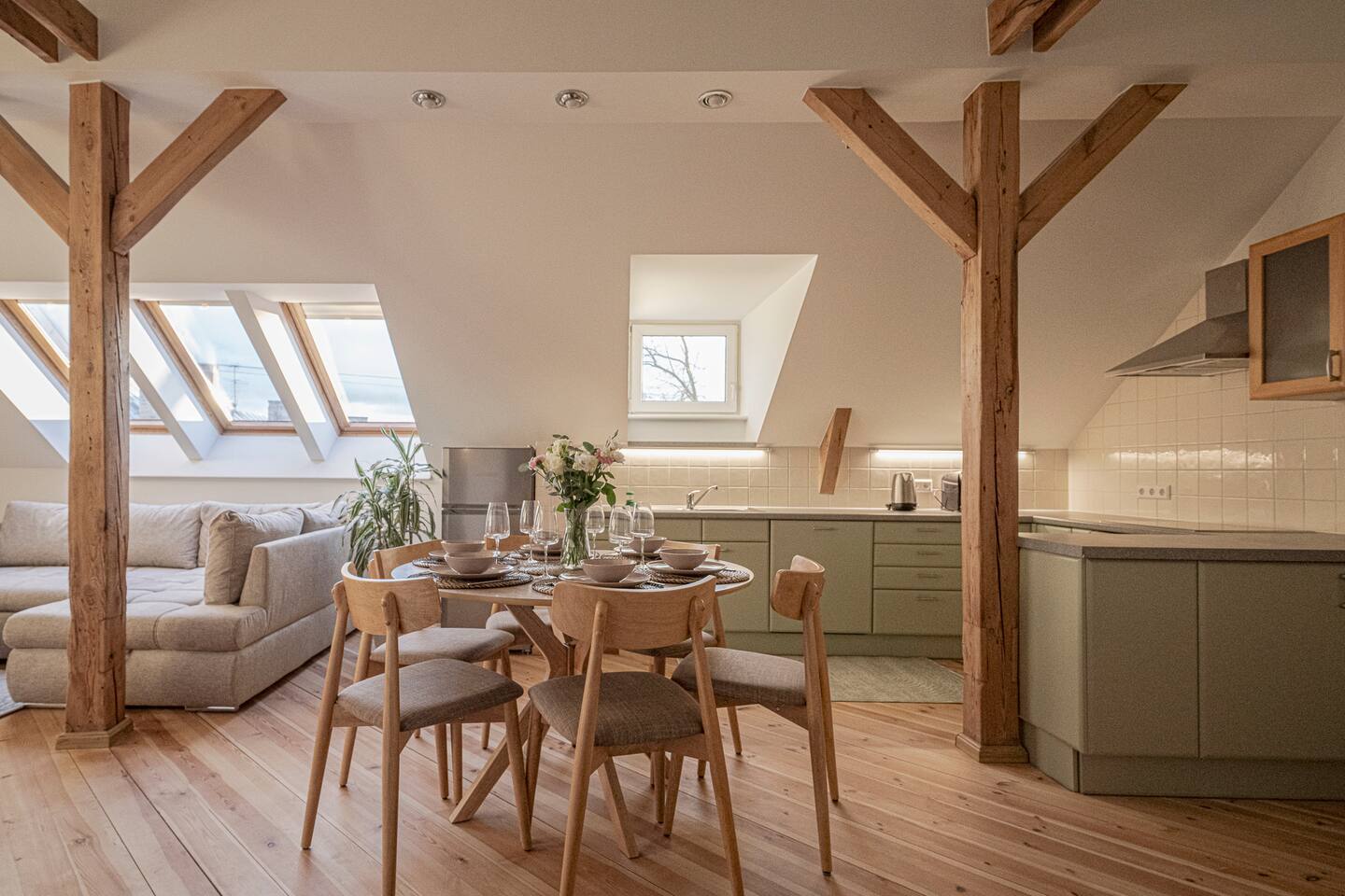 Spacious & Sunny Loft in Prestigious Quiet Centre