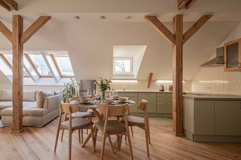 Spacious & Sunny Loft in Prestigious Quiet Centre