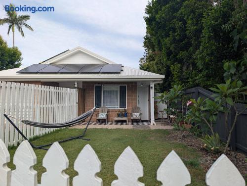 Peaceful House & Studio, Walk to Beach, Starlink - Holiday Home