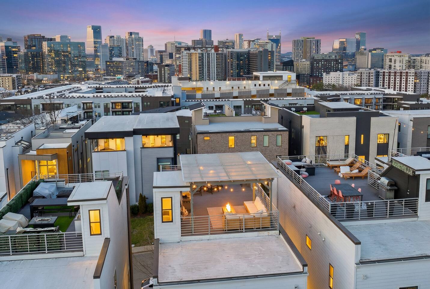 Heart of Gulch! CityViews! Rooftop Fire Pit! 13bds