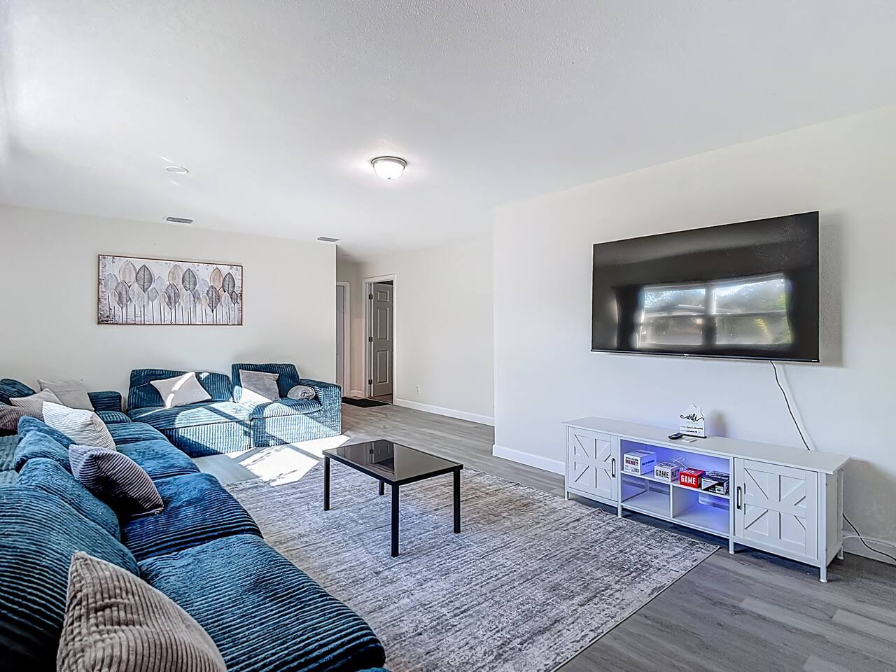 Spacious Tampa Stay • Large Yard • 15 Guests