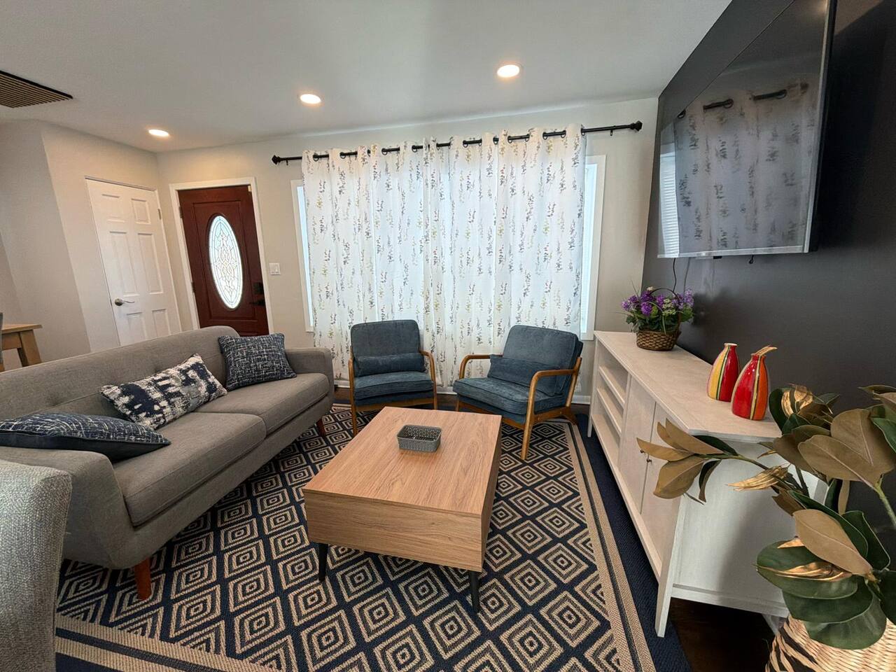 A+: 4BR-3BTH Spacious Home w/ 2 Living Rooms