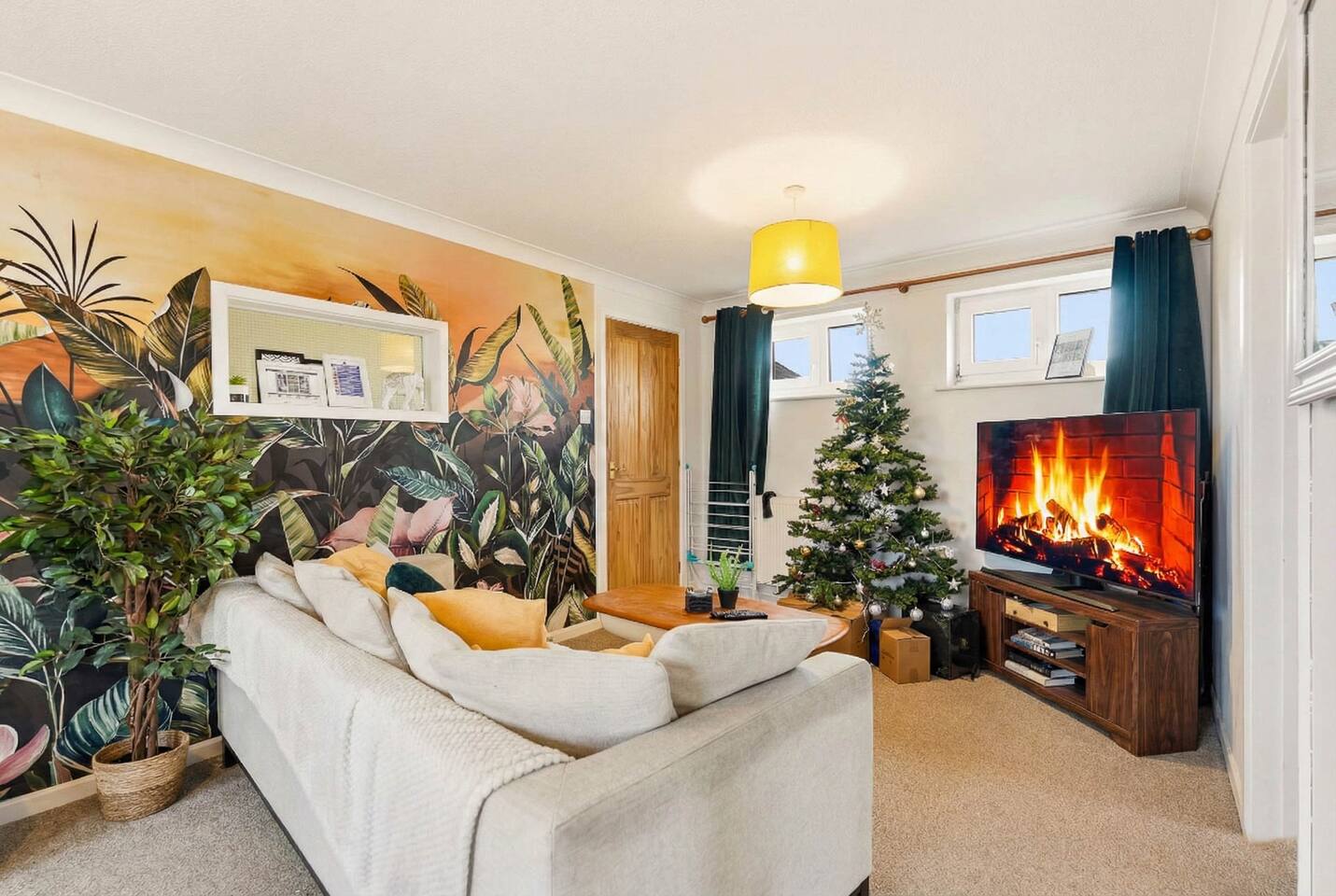 City and Airport - 2-Bed Family Base - Free Parking and Fast WiFi