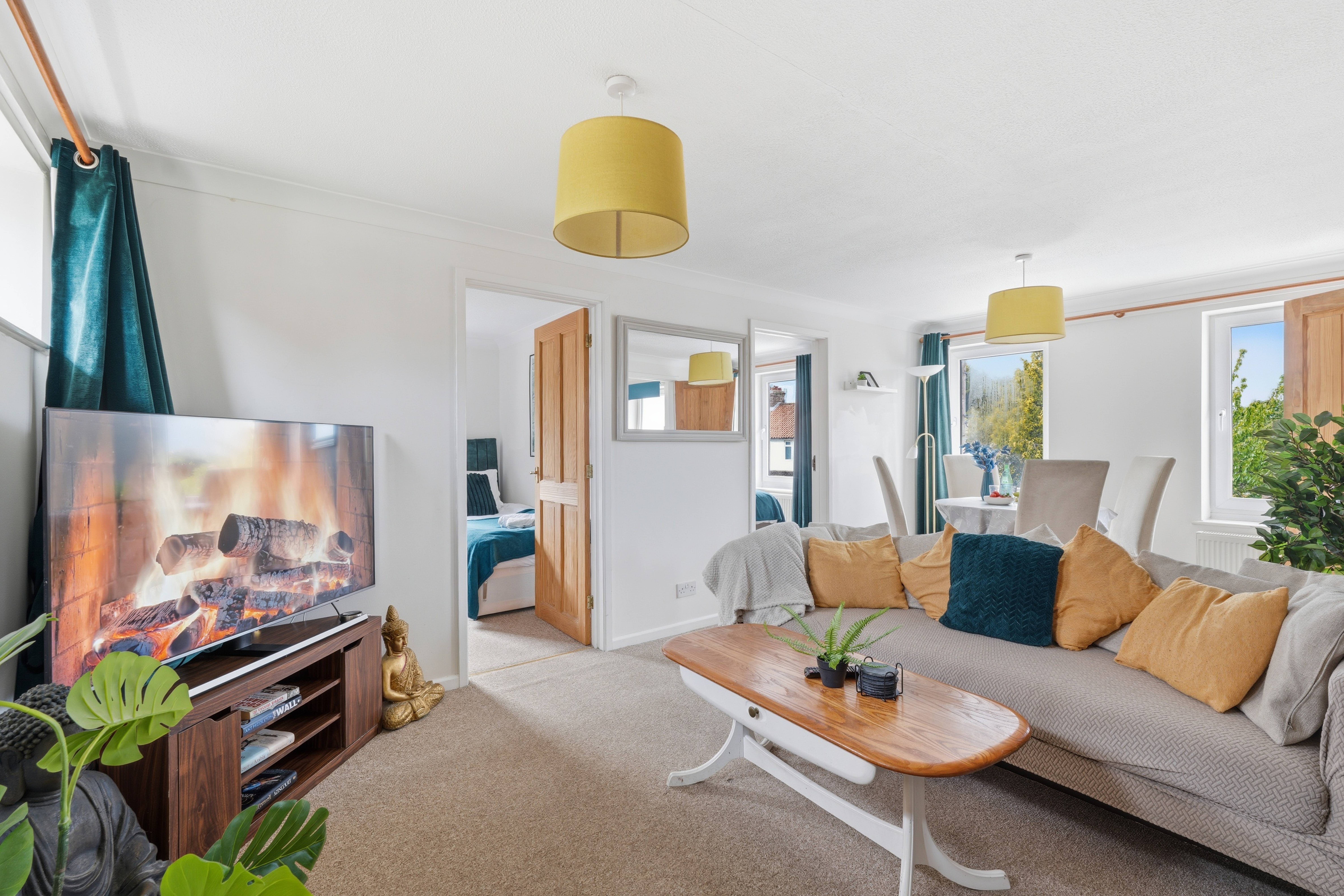 City and Airport - 2-Bed Family Base - Free Parking and Fast WiFi