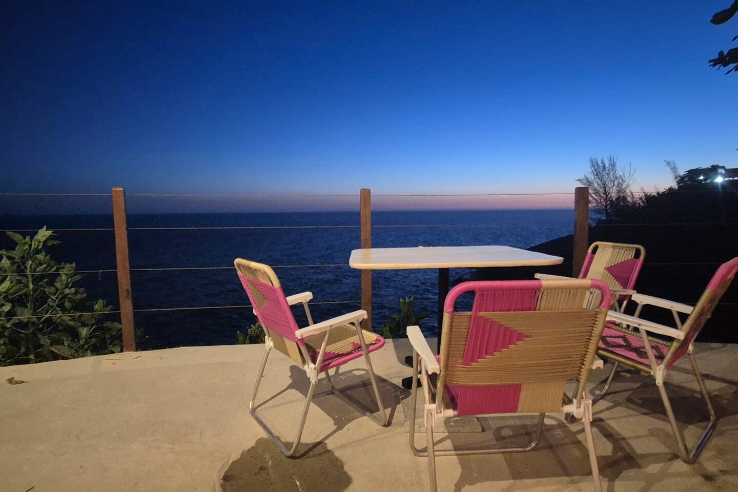 Sunset Beach House, 2 suites for Ocean View Lovers