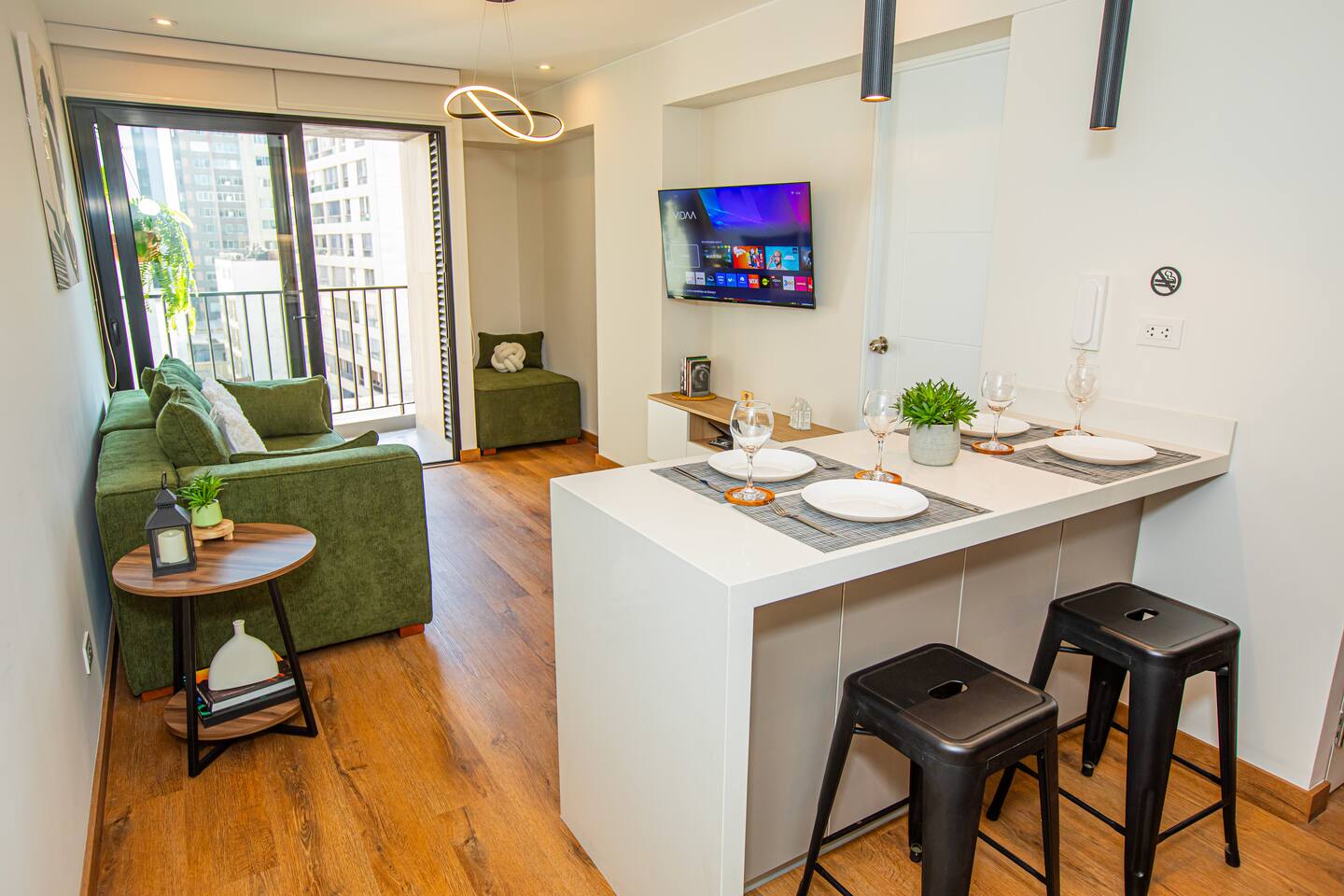 BSR Brand New Apt Near Larcomar w/ Parking & Gym