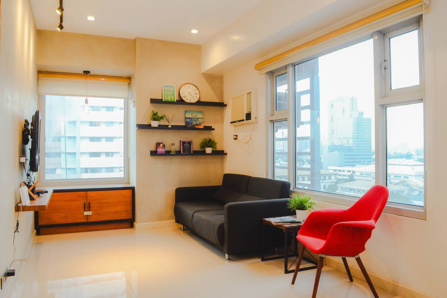 Stylish 1BR Near US Embassy & Luneta w/ Free Pool