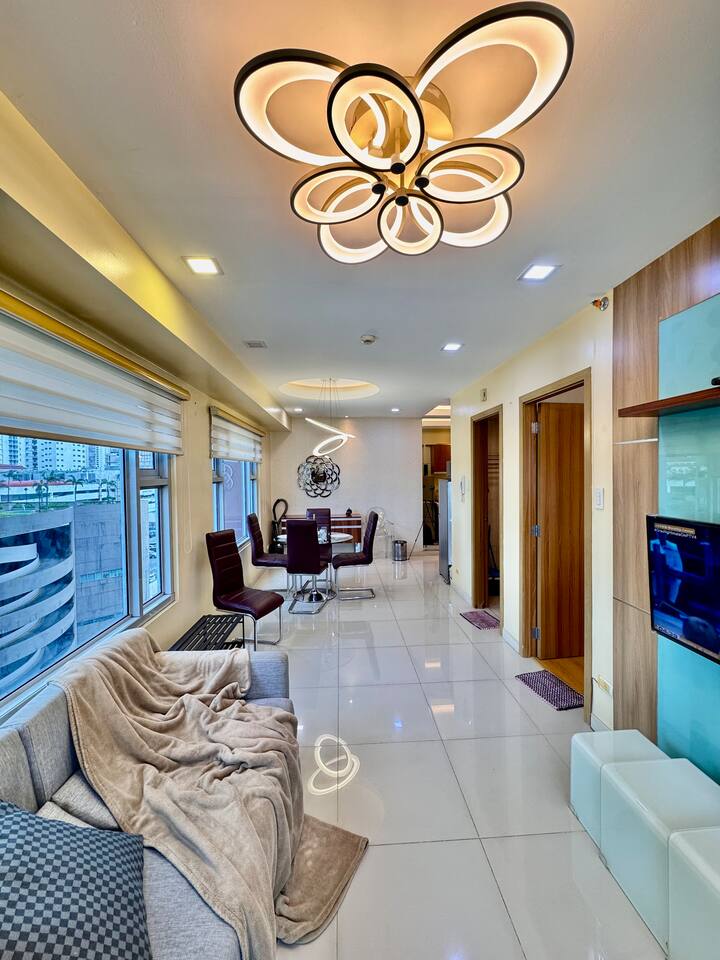 Metro Luxe Stay: Near DOJ, Embassy and St Luke's