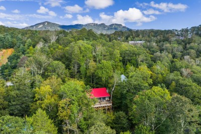 Secluded mountain setting offering panoramic forest and mountain views, giving guests a peaceful retreat immersed in nature.