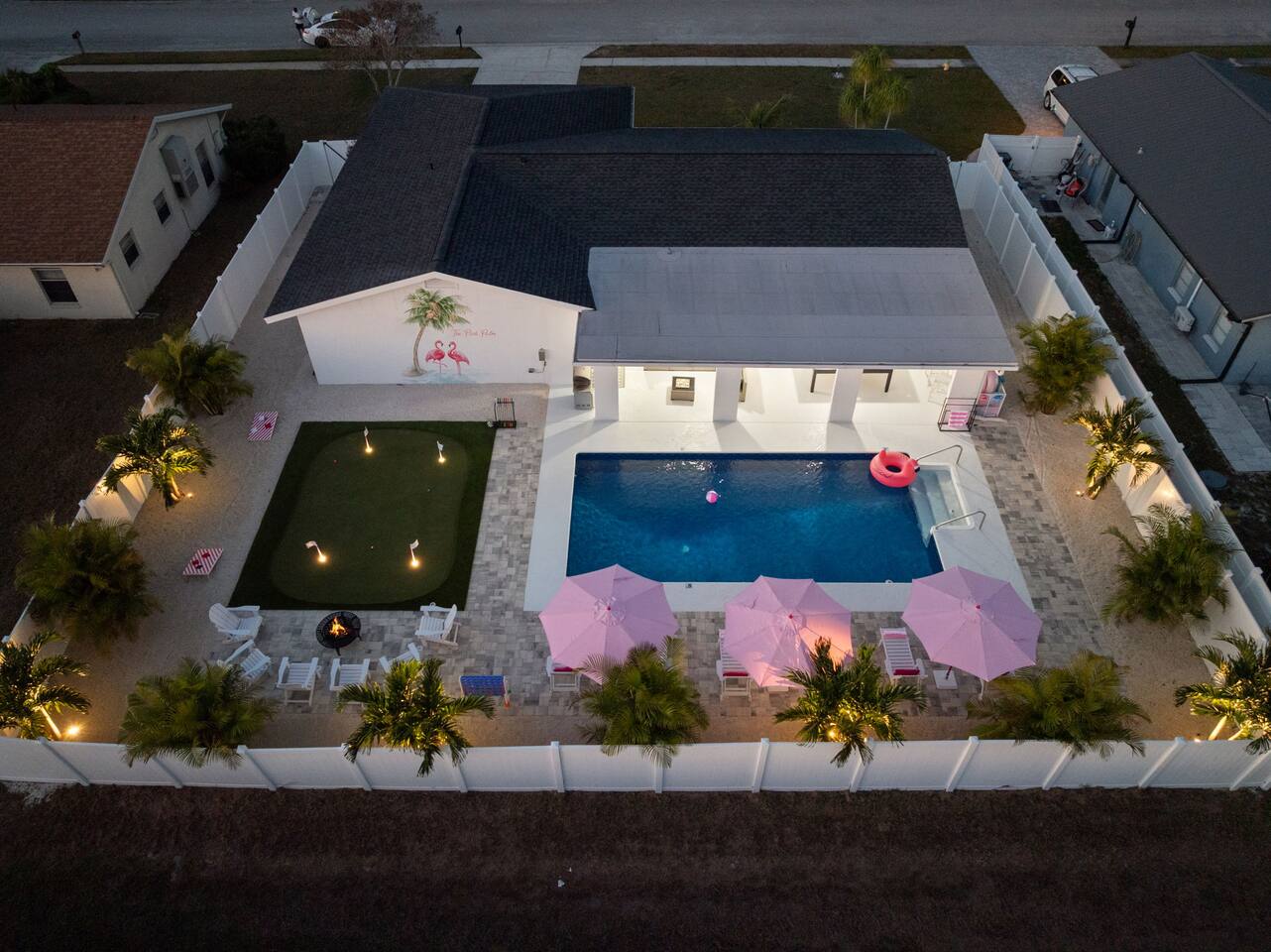 Pink Palm Sarasota! Heated Pool, Mini Golf & Games