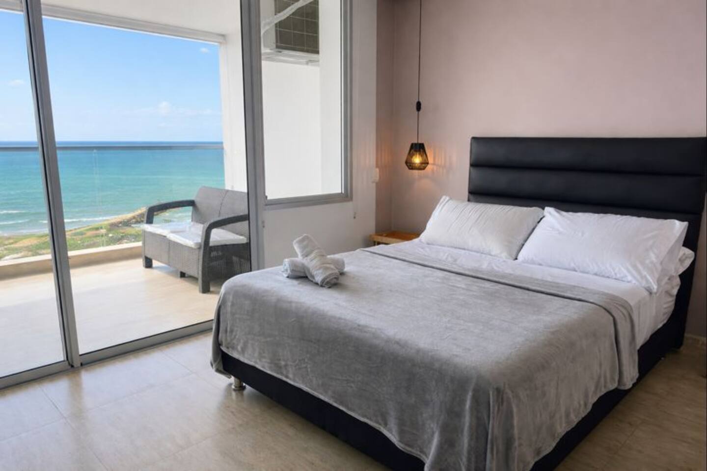 Sea view and sunset apartment