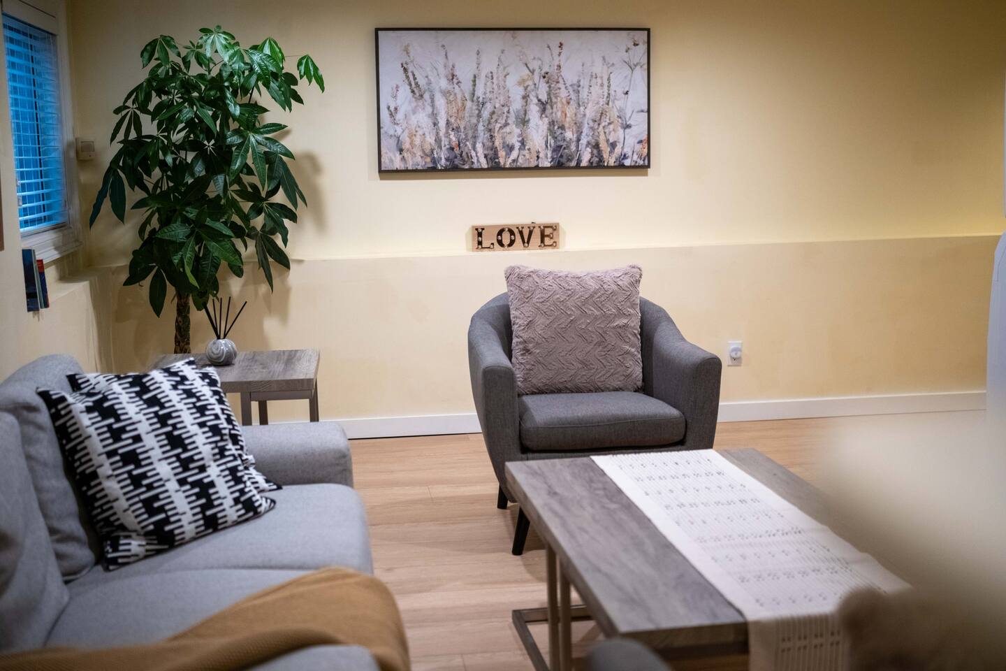 2BR Trafalgar Retreat near UBC & Pacific Spirit