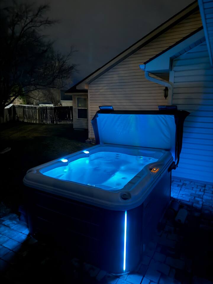 2BR/2Bath Home| Hot Tub| Central Location| E-Bikes