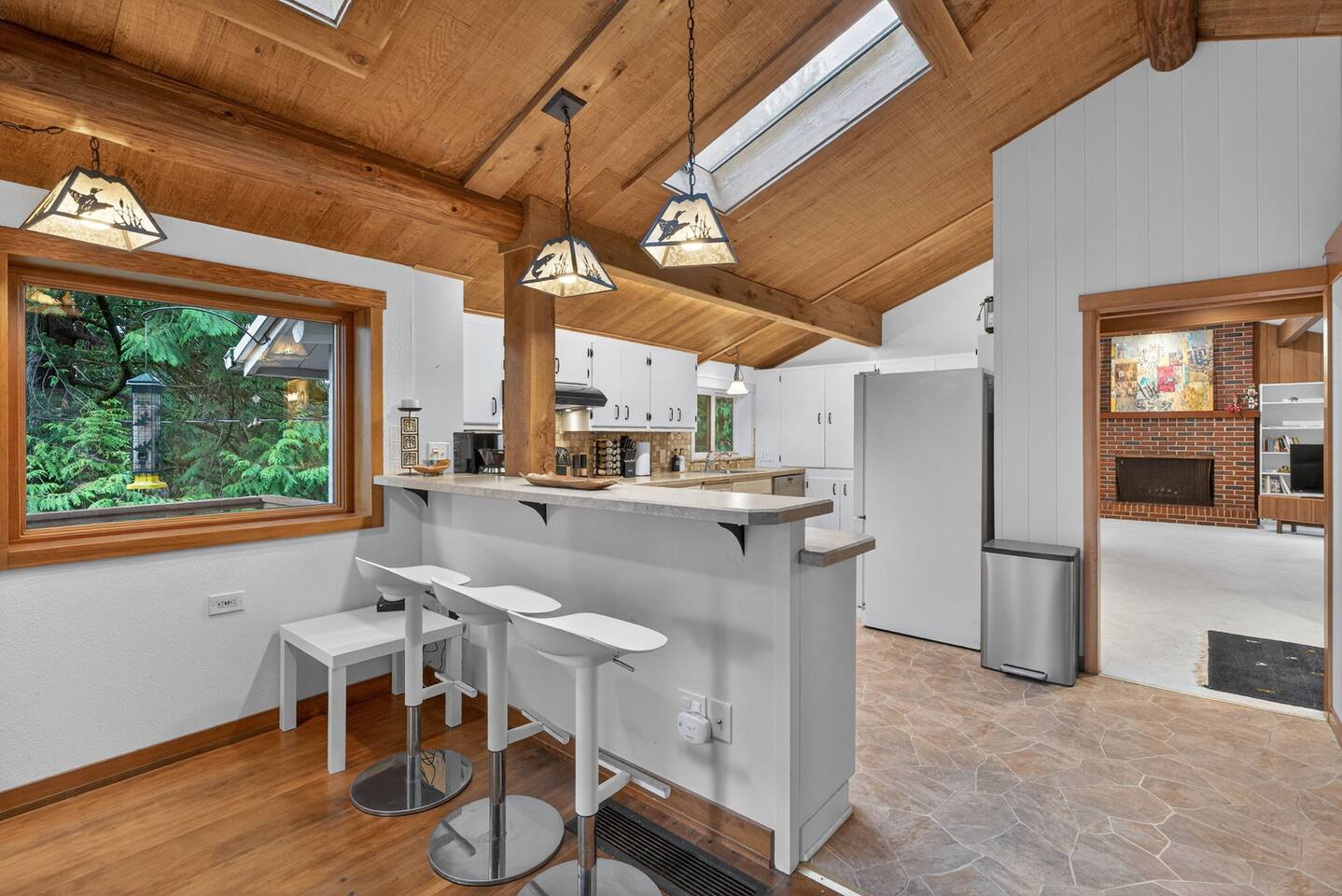 Charming Portland Getaway | Backyard | Library