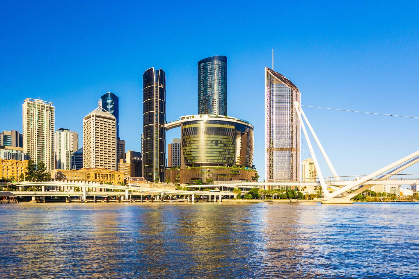 City View Escape: Stunning skyline views right from your window—experience Brisbane like never before!