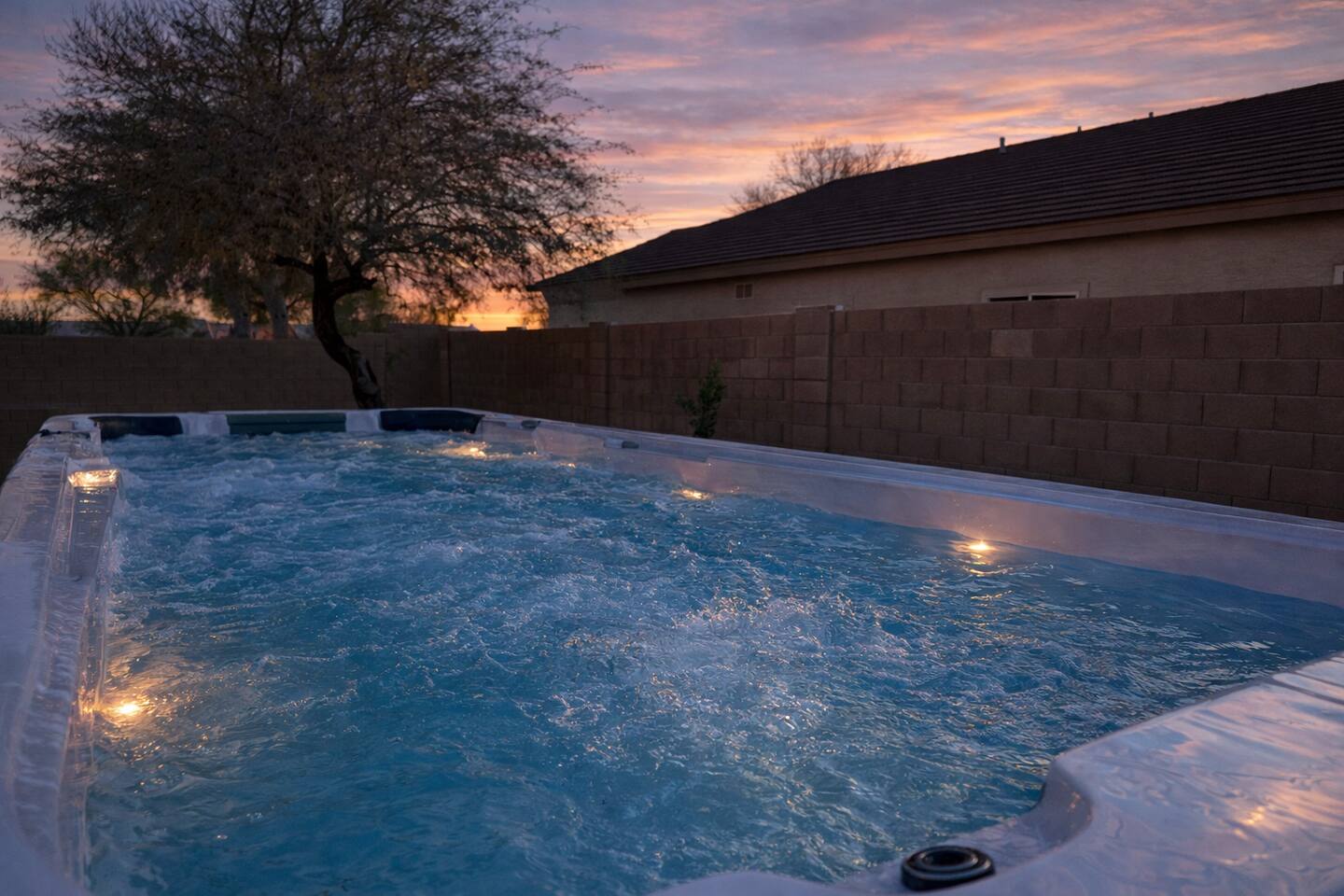 Luxury Hot Tub Getaway in Estrella Mountain Ranch
