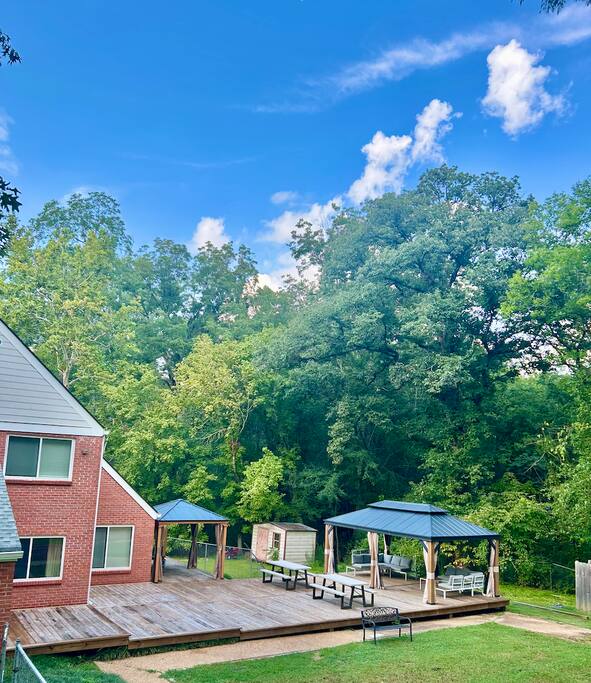 The Bulldog Basecamp | Sleeps 18 | Game Day