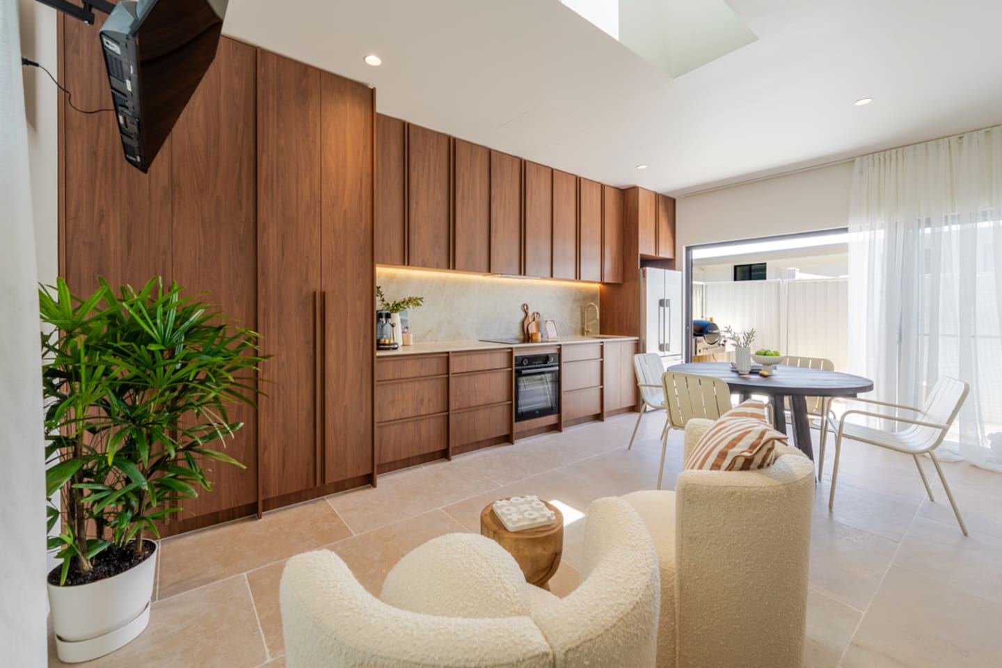 Palm Springs Luxe Suite • 1.1km to Burleigh Beach