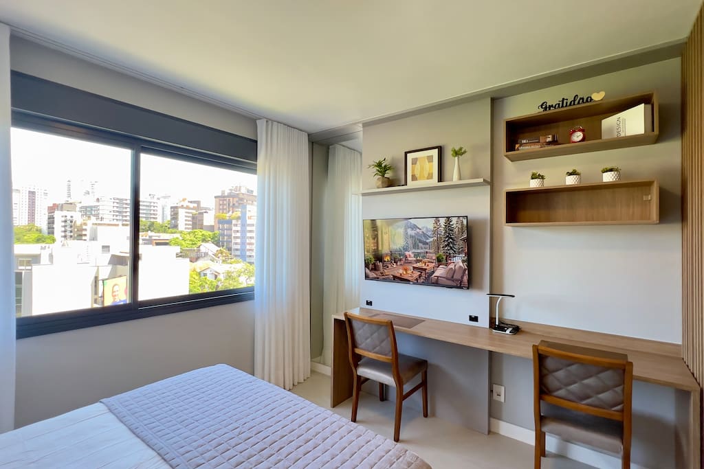 Pool, Gym, TV, Air, Mirror, Garage, Park, Market