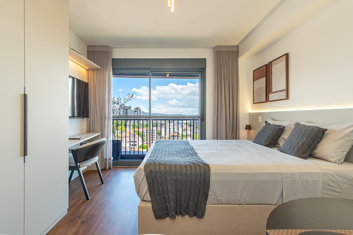 Loft com sacada, vista incrível, Parcão, Piscina