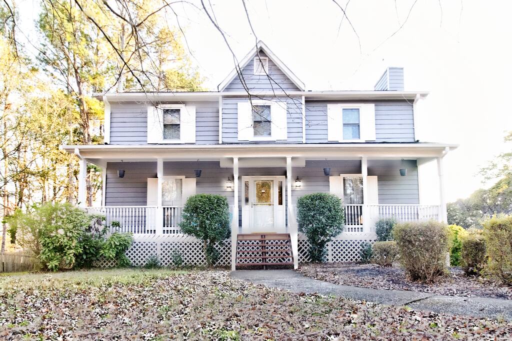 Spacious 3BR| Marietta| Sunroom + Porch