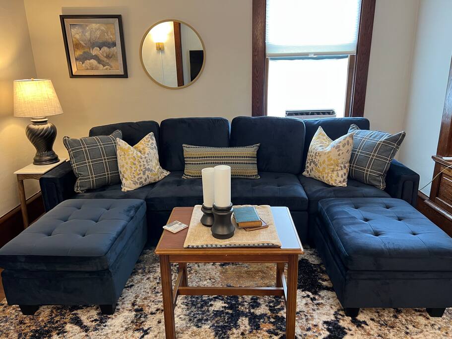 King’s Suite in Lake Country w/ 50in TV & King Bed - Holiday Home