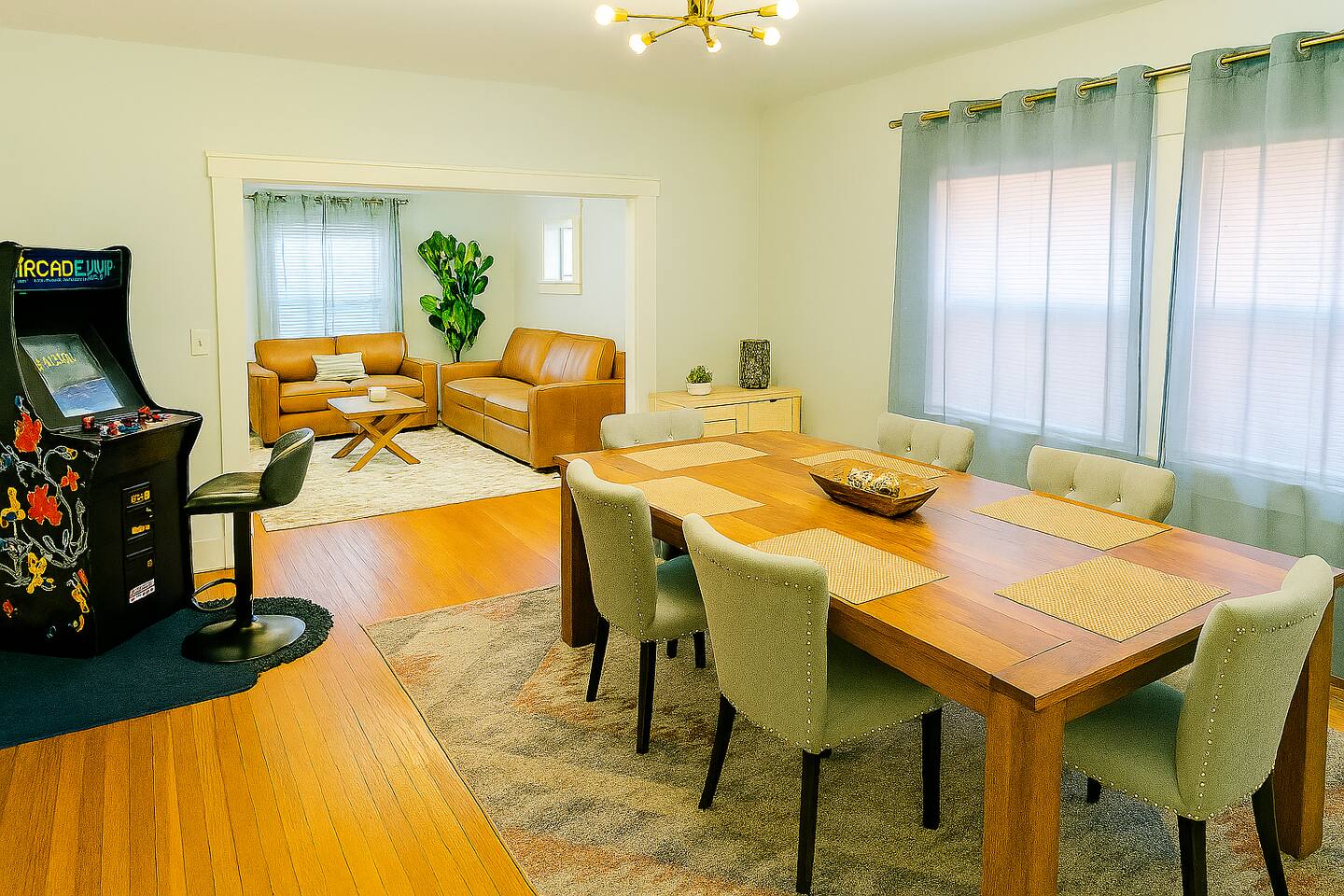 Free Parking! Walk to Stadium, ICC, Gainbridge