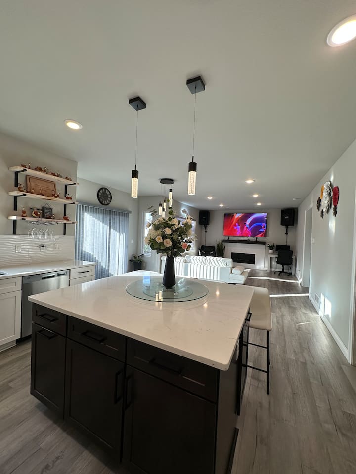 Cozy Family Home | Near ANC, Costco, Target, etc.