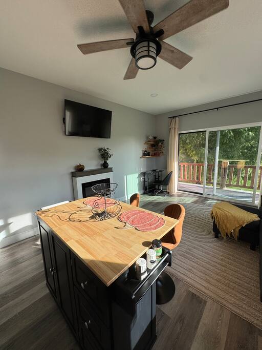 Location| Amenities| Fresh & New| Perfect 1br/1b