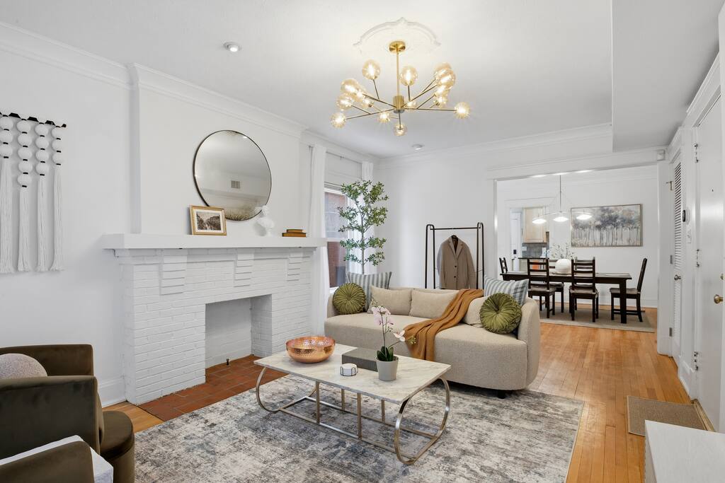 *NEW* Elegant Parisian Retreat | Private Balcony