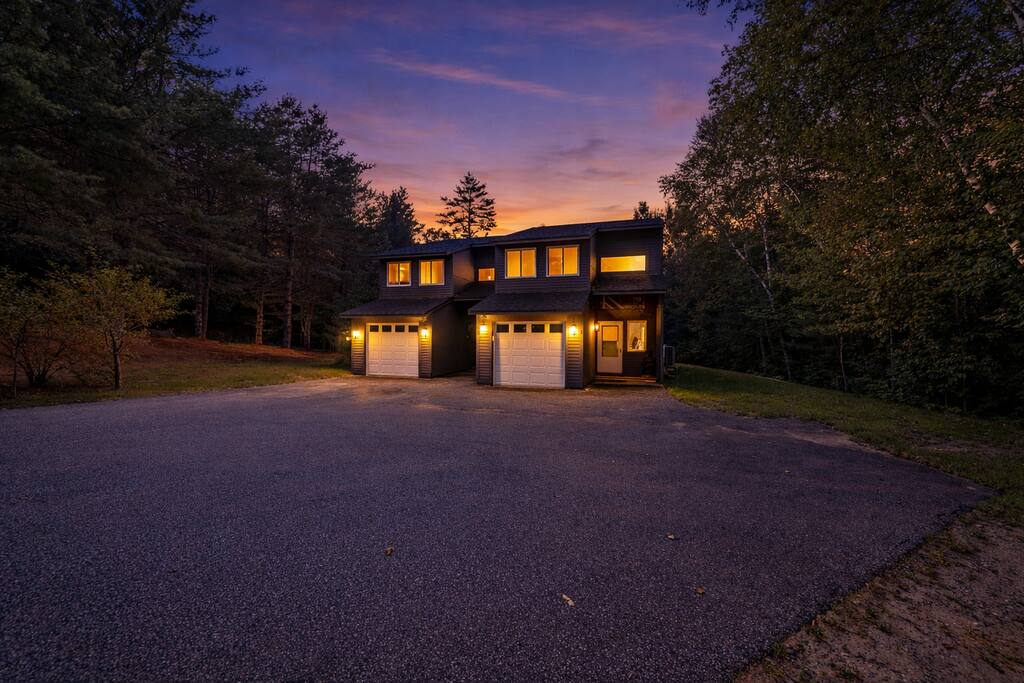 Family Lodge | 12 guests | 2 Units + 2 Hot Tubs