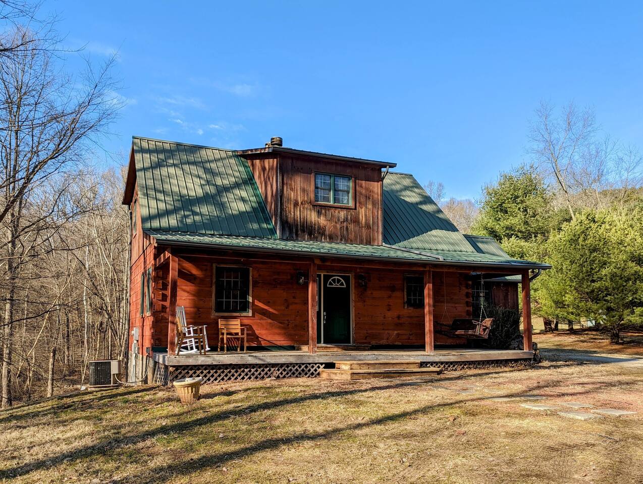 Nido Cabin - Close to attractions, Hot Tub, Game Room, Massage Chair