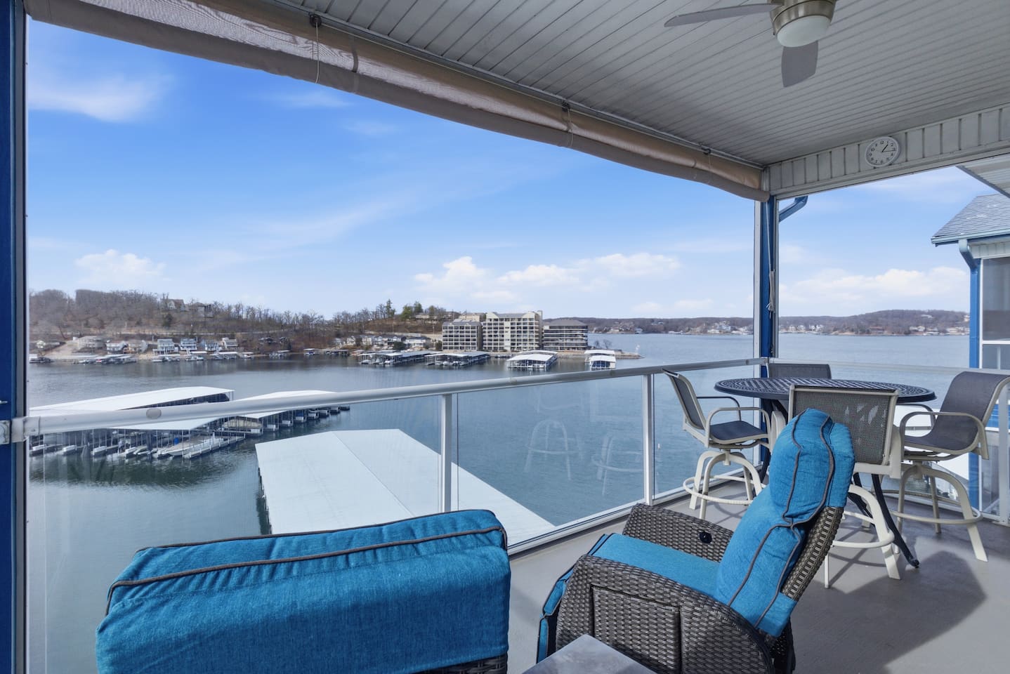 The Royal View*Fireplace*Newly Updated*No Stairs