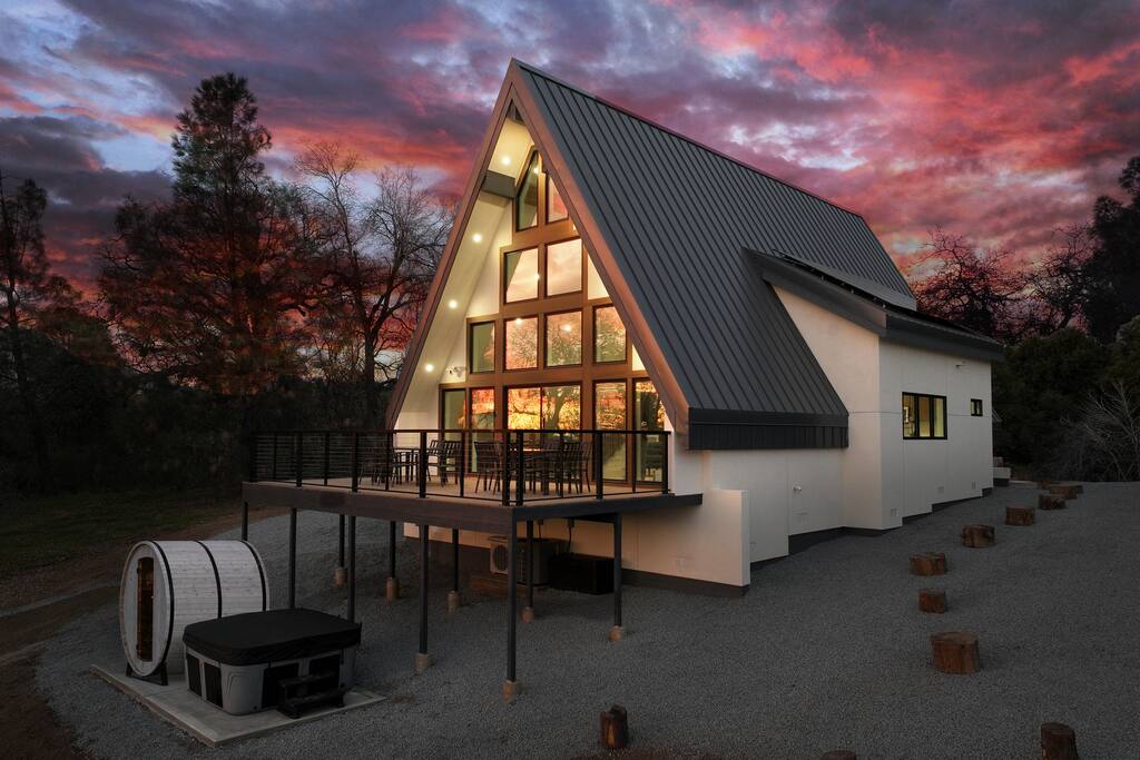 New Construction - A-frame - Hot Tub - HIGH END