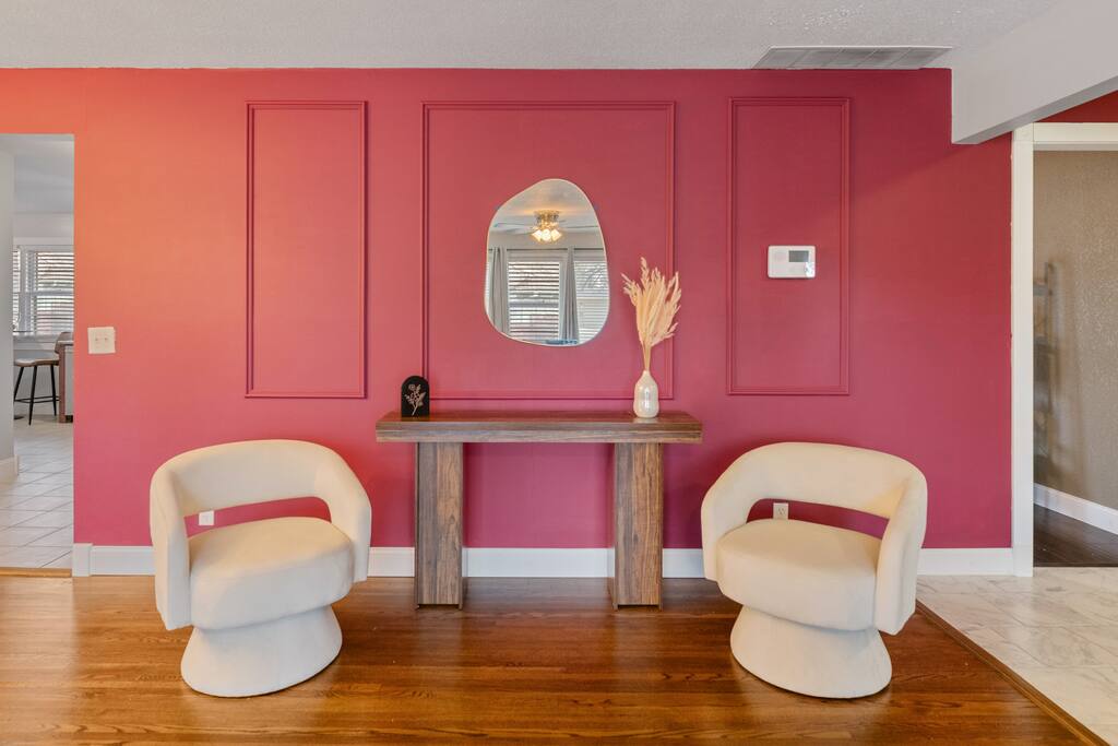 Peaceful w. KingBeds & Deck / East Near WSU