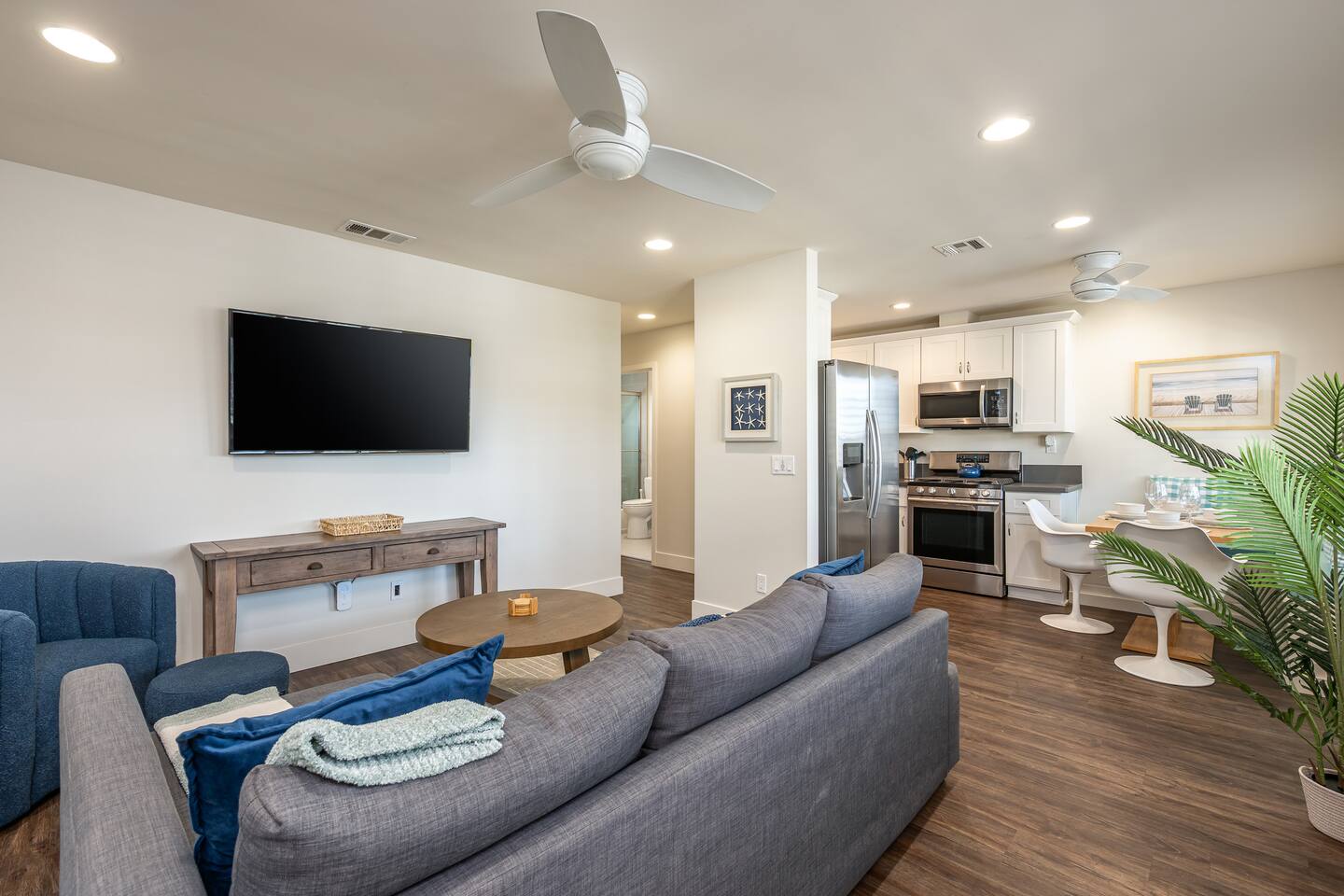 Steps to the Shore – Top Floor 1BR (Unit 5)